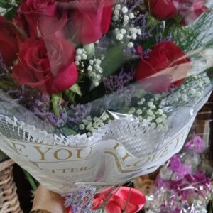 Buquê 10 rosas vermelhas nacionais